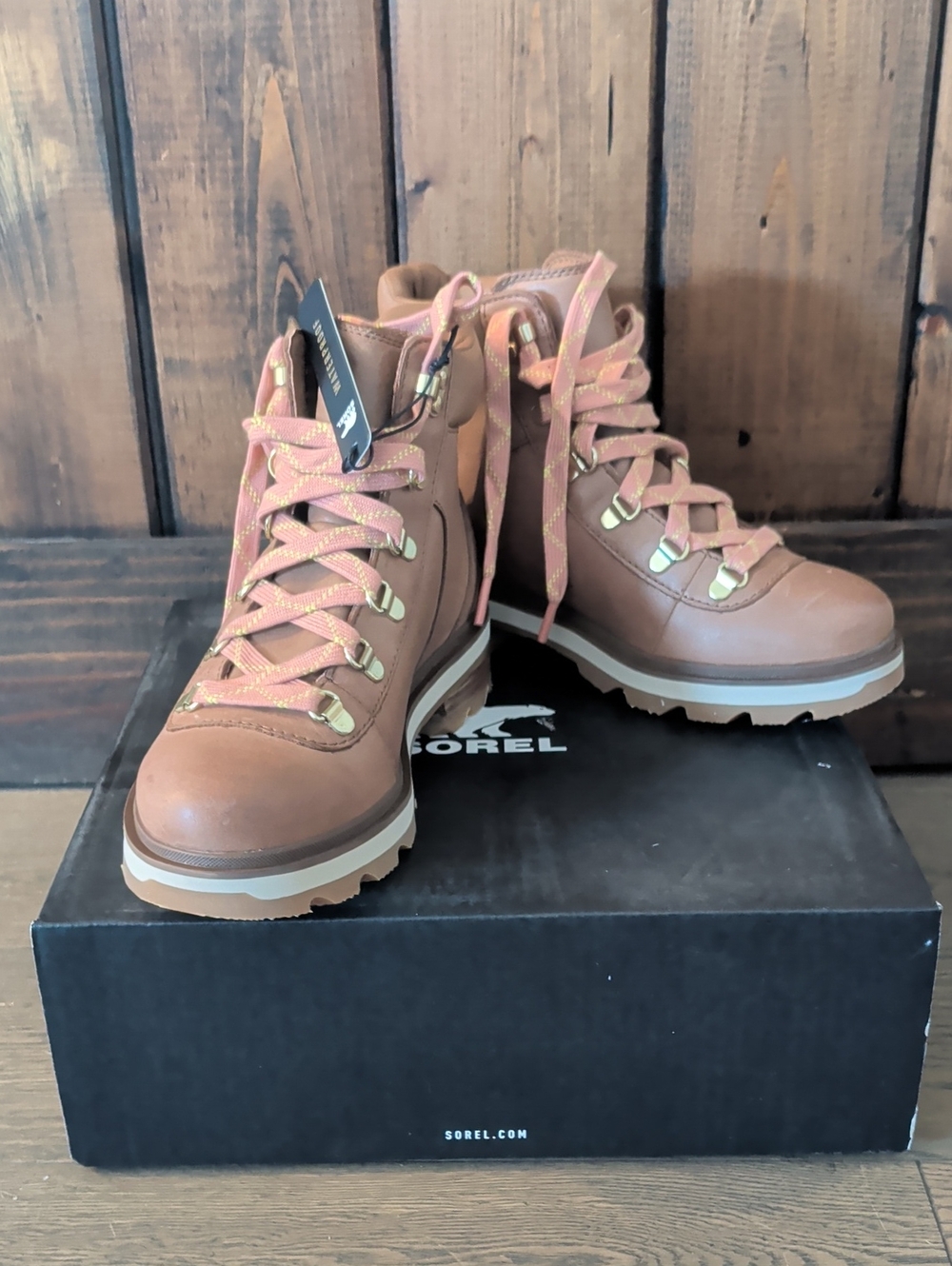 Women's Lennox Hiker STKD Waterproof Boot NIB NWT Sz 8